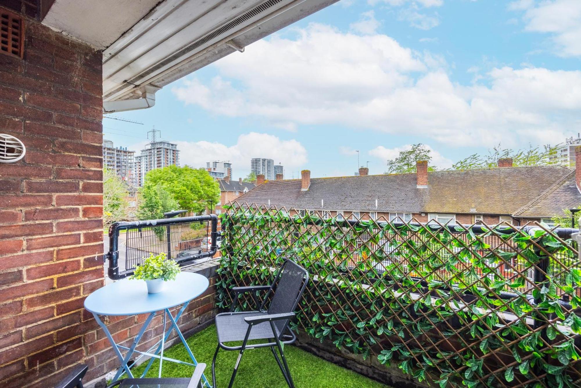 Excel O2 Stunning Large 3 Bedroom Apartment With Balcony London Kültér fotó